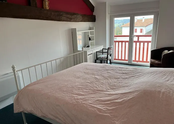 Dans Maison Basque Typique *